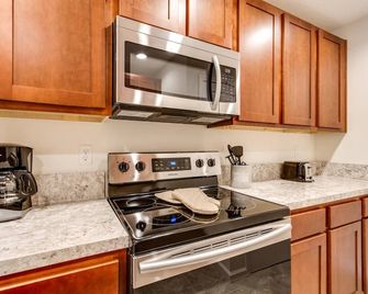 Oak Street #3 - Green Cove Springs - Kitchen