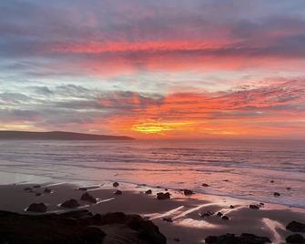 Seaside Serenity: Enchanting Dillon Beach Retreat - Dillon Beach