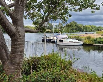Warren Lodge Hotel - Shepperton - Außenansicht