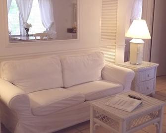Siesta Key Bungalows - Siesta Key - Living room