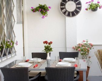 A&S Ferienwohnungen Roonstraße - Bonn - Restaurant