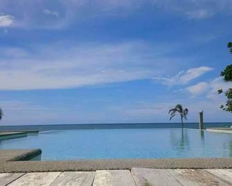 Sir Brookes Resort - Brooke's Point - Piscina