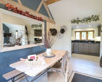 Ladycroft Barn, Family Friendly, With A Garden In Ashbourne - Ashbourne - Dining room