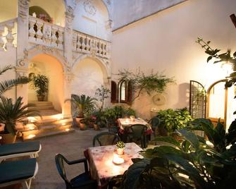 B&B Palazzo Ceuli - Salve - Patio