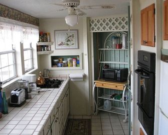 views of a life time, 3-2, a/c, wifi, firepit, jacuzzi, 360 porch, parking lot. - Maryville - Kitchen