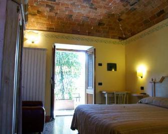 Locanda Ristorante Gavarini - Bagnone - Habitación