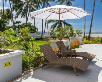 One bedroom Oceanfront Apartment by Green Turtle Residences. - Zamboanguita - Terasa