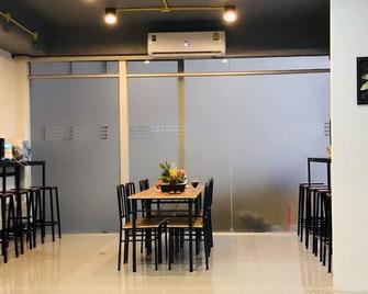 Best Bed Suvarnabhumi Hostel - Bang Phli - Sala pranzo
