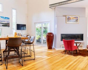 The Lake Palace - Murrays Beach - Comedor