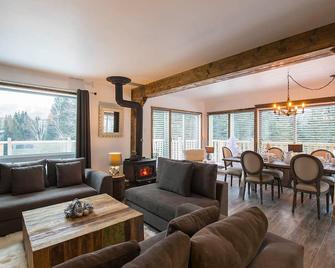 Le Vanilee - Les Chalets Spa Canada - La Malbaie - Living room