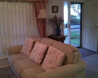 Butterfly Cottage - Tumut - Вітальня