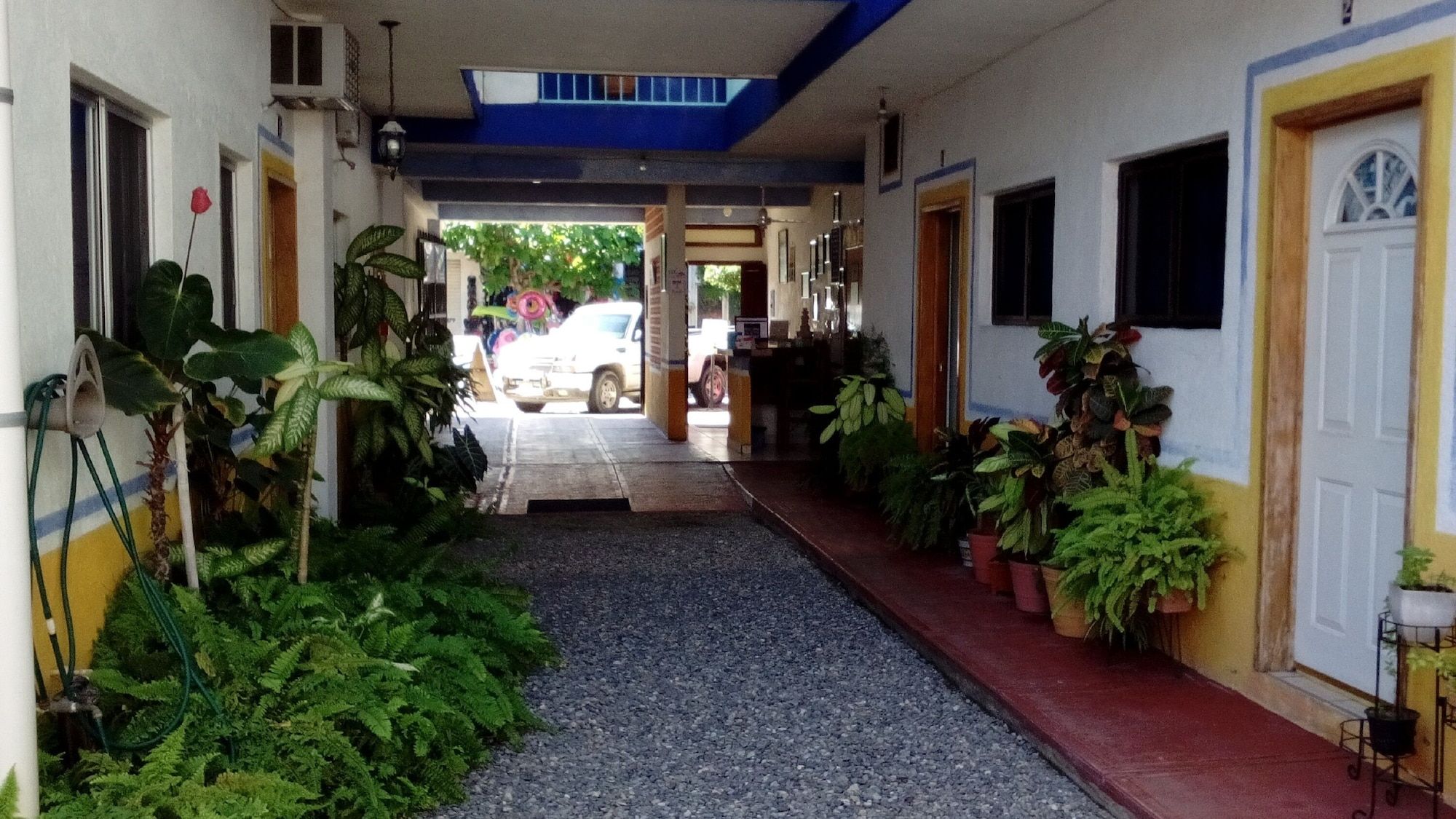 Hotel Sarabi - Barra de Navidad - Vista del exterior