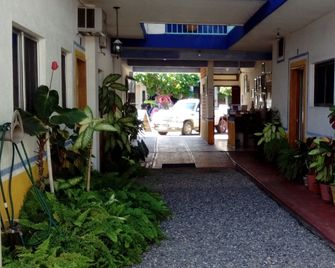 Hotel Sarabi - Barra de Navidad - Vista del exterior