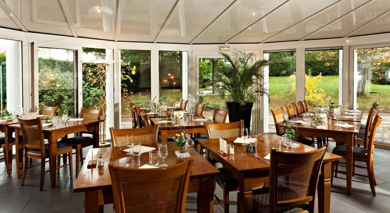 Cottage Hotel thumbnail 2