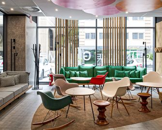 Holiday Inn Express Skopje City Centre by IHG - Skopje - Lounge