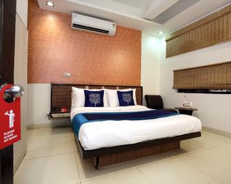 OYO 9631 Hotel Oak - Zerakpur - Habitación