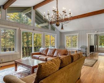 Spacious Stratton Mountain Home - Perfect for families! - Bondville - Sala de estar
