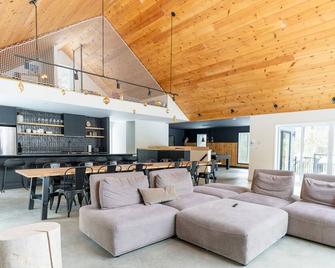 Chalet Forestria - Spa- Billard- Ski - Mansonville - Living room