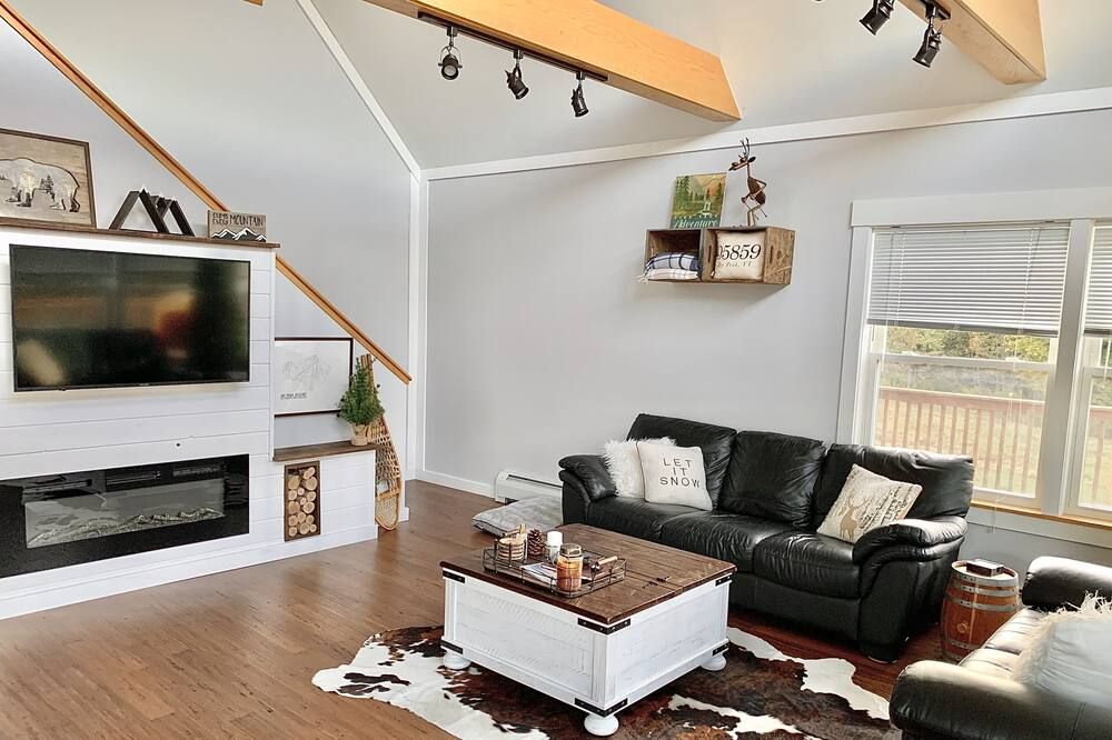 Journeys End Chalet - Minutes To Jay Peak! - North Troy - Living room