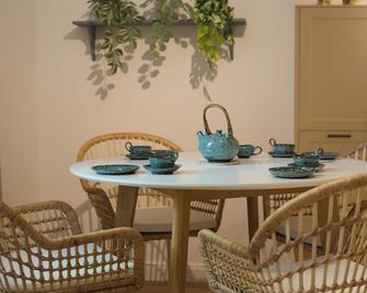 Moorrose: Holiday apartment in the Frisian Gulfhof, not barrier-free - Apen - Comedor