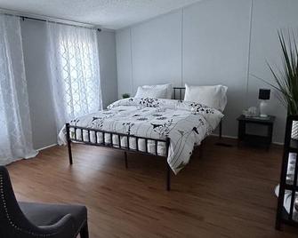 Rural Retreat @ Blackmon Acres - Heath Springs - Bedroom