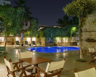 White Garden Hotel-Adult Only - אנטליה - בריכה