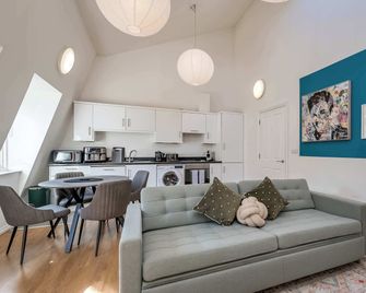 Central Belfast Apartments - The Cathedral Loft - Belfast