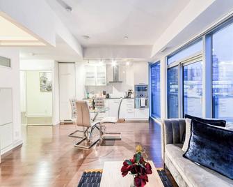 Rivetstays - The York - Toronto - Salon
