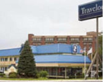 Budget Inn - Natick - Building