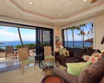 Spectacular Corner Oceanfront Escape: Luxurious Makena Surf Resort G-206 - Makena - Living room