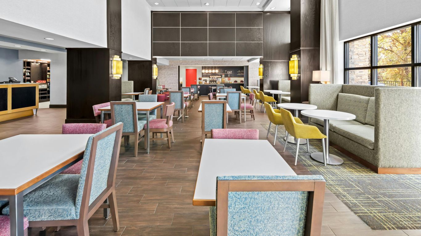 Hampton Inn & Suites Camp Springs/Andrews AFB