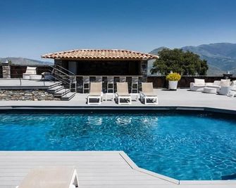 kyrn flor - Corte - Piscina