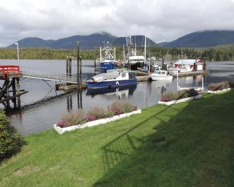 The Bayshore Waterfront Inn - Ucluelet - Patio