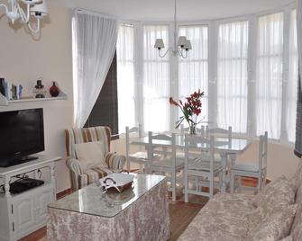 Beautiful two bedrooms holiday villa fully self contained with private swimming - Poblado Sancti Petri - Comedor