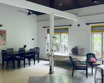 Susha Happy Three Villa - Hikkaduwa - Dining room