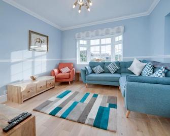 Super 5 Bedroom Family Friendly Retreat Rustington - Littlehampton - Living room