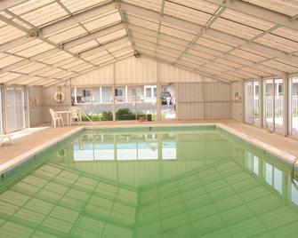 Great Lakes Inn Mackinaw City - Mackinaw City - Pool