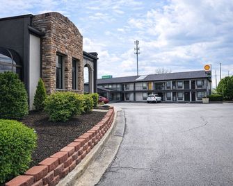 Quarters Inn & Suites - Antioch - Gebäude