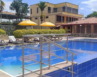 Hotel Bora Bora Campestre Los Mangos - Quimbaya - Zwembad