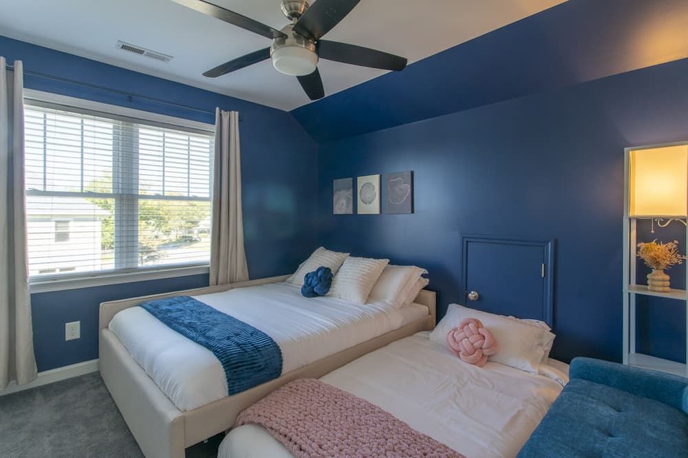 Fam-Biz Friendly 3bd With Fire Pit & Bbq - Downtown - ראליי - חדר שינה