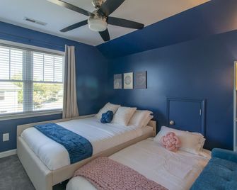 Fam-Biz Friendly 3bd With Fire Pit & Bbq - Downtown - Raleigh - Bedroom