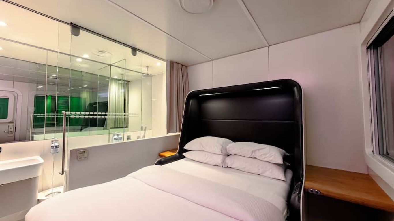 يوتل إير لندن جاتويك