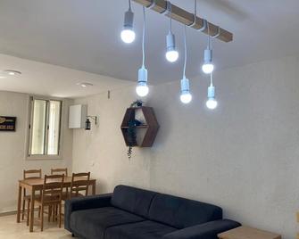 Maya Guest House - German Colony & Baháí Gardens, Haifa - Haifa - Sala de estar