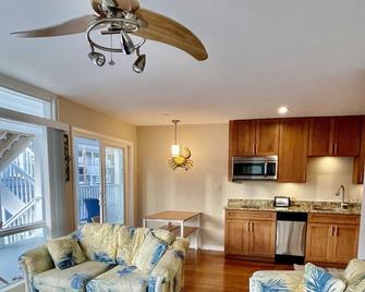 Lovely 3 bedroom condo about 150 steps to the sandy beach. - Bethany Beach - Kuchnia