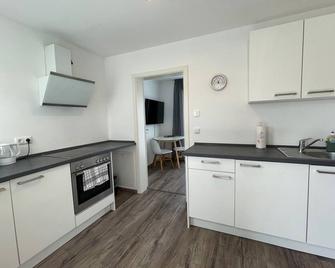 Apartment close to the center with balcony | Netflix | Smart TV - Augsburg - Küche