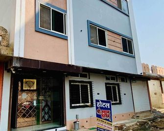 Shree Shyam Sharnam Omkareshwar - Omkareshwar - Building