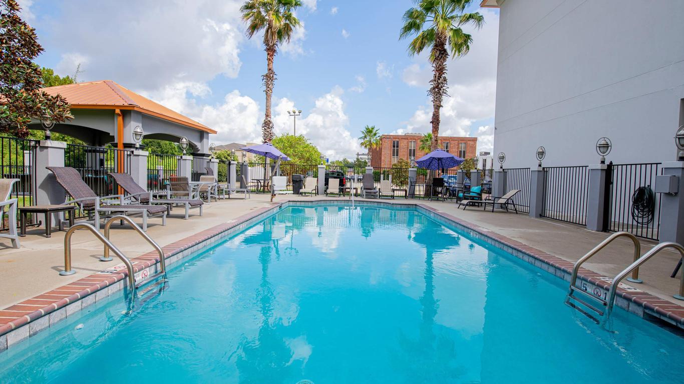 Comfort Suites Oil Center