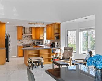 2-Acre Modern Estate in Southampton. Beach, winery, farm, pool, and hot tub - Riverhead - Cocina