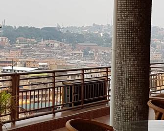 Biraj International Hotel - Kampala - Balcón