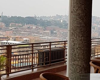 بيراج إنترناشونال هوتل - كامبالا - شرفة